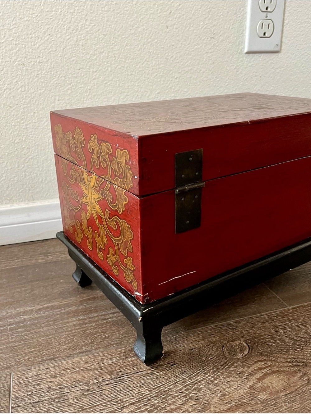 Hand-Painted Red and Gold Decorative Jewelry Box - Picture 7 of 13